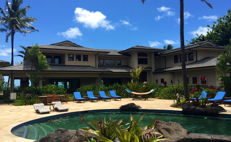 Paradise on the Beach: 6 BDRM Kailua beachfront gated vacation estate